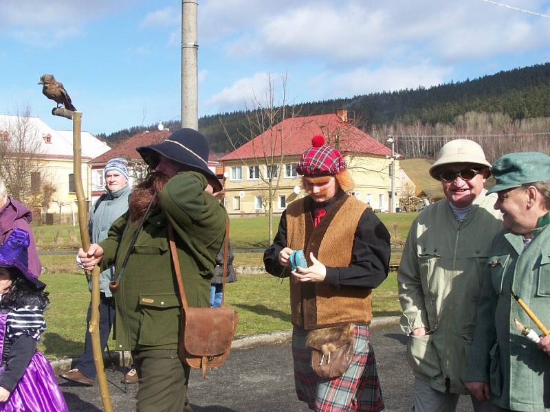 Staročeské i ´moderní´ postavičky se sešly v Milíkově, aby se zúčastnily už osmého ročníku masopustního reje.