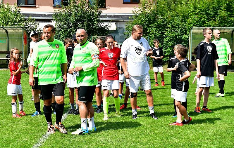 Sigi team v benefičním utkání pokořil Potůčky v poměru 10:4.