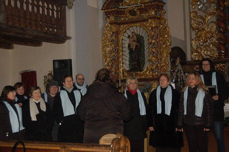 Pomoci malému devítiletému chlapci přišli lidé do kostela Povýšení svatého kříže v Hazlově. 