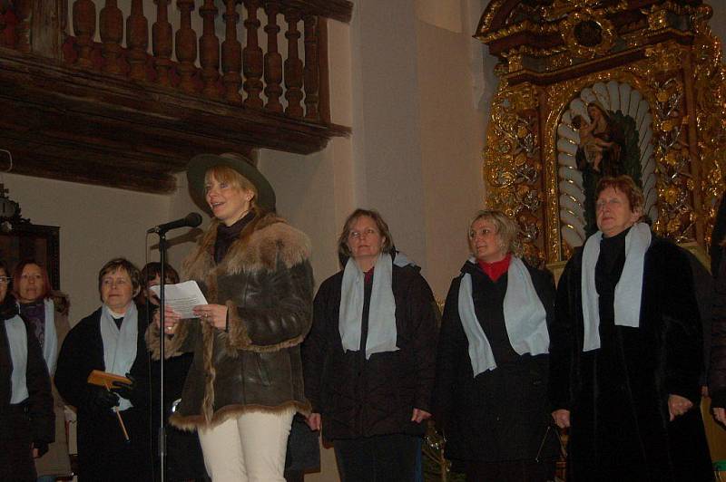 Pomoci malému devítiletému chlapci přišli lidé do kostela Povýšení svatého kříže v Hazlově. 