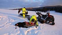 ČLENOVÉ Záchranné služby Royal Rangers (RSRR) hledali v Českém a Slavkovském lese ztracené běžkaře. Jednalo se o cvičení, které mělo prověřit připravenost záchranářského týmu. 