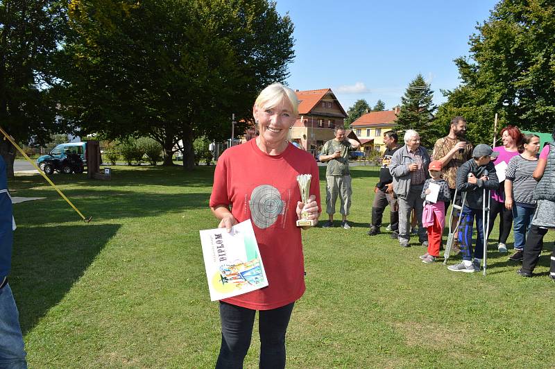 Střelba prakem, lukem a vzduchovkou prověřila um soutěžících už v osmém ročníku klání Milíkovský snajper.