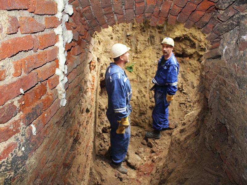 Odborníci se chtějí dozvědět co nejvíce o vyhaslé sopce Komorní hůrkau Františkových Lázní.