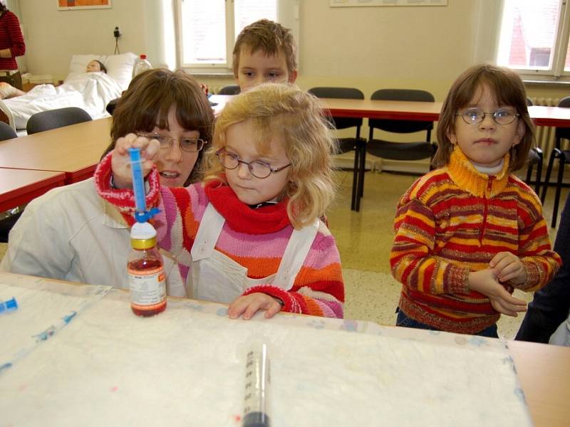 Děti z chebských školek se zúčastnily Dne zdraví ve Střední zdravotnické škole v Chebu