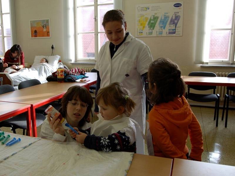 Děti z chebských školek se zúčastnily Dne zdraví ve Střední zdravotnické škole v Chebu