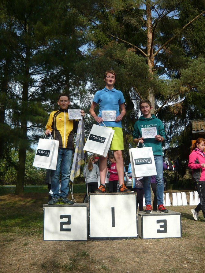 Václav Bartoš obsadil na krátké trati druhou příčku v kategorii H16. Zvítězil Adam Solomko ze Sokolova, třetí byl Jan Vecko z Nejdku.