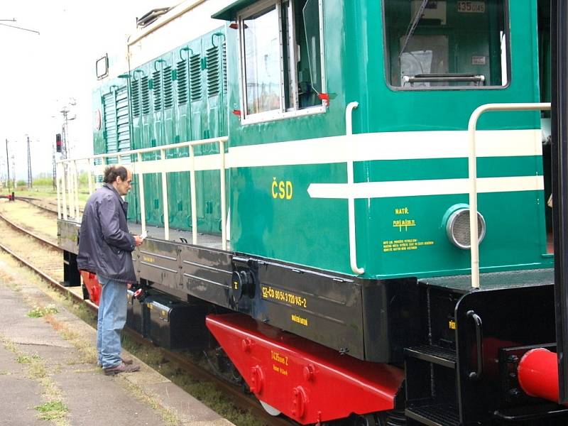 Modelové kolejiště a historické železniční vozy přitáhly na chebské nádraží desítky zájemců z celého kraje.