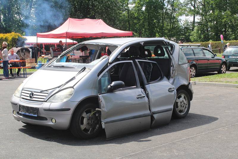 V sobotu 21. května si zájemci mohli prohlédnout zbrusu nové garáže pro hasičskou techniku.