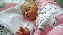 ADÉLA KRÁTKÁ se narodila v pátek 17. října ve 0.07 hodin. Na svět přišla s mírou 49 centimetrů a váhou 3150 gramů. Doma v Aši se na Adélku těší maminka Jana a tatínek Víťa.