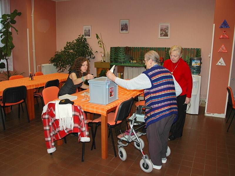 První kolo prezidentských voleb mají za sebou i obyvatelé z Domova pro seniory na chebském sídlišti Skalka.