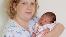 KAROLÍNA KŘESŤANOVÁ se narodila v pátek 10. května v 5.37 hodin. Při narození vážila 3 020 gramů a měřila 49 centimetrů. Maminka Olga a tatínek Jan se radují z malé Karolínky doma v Hranicích.