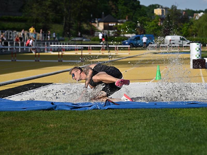 Velká cena města Chebu přilákala na zlatou dráhu atletická esa.