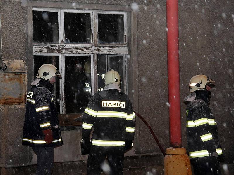 Požár televize v bytě vyděsil řadu lidí v ašské ulici Nádražní.