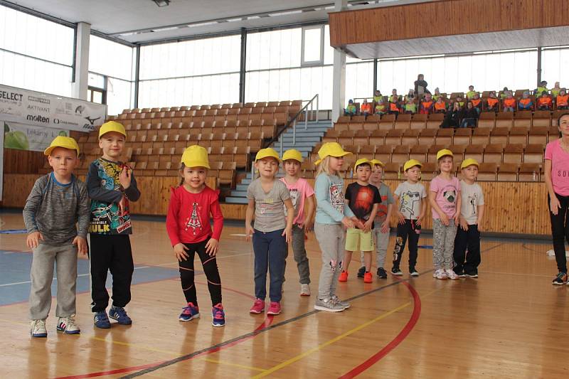 Projekt Rozhýbejte české děti sklidil u dětí velký úspěch. Kromě soutěží si malí předškoláci i zatančili.