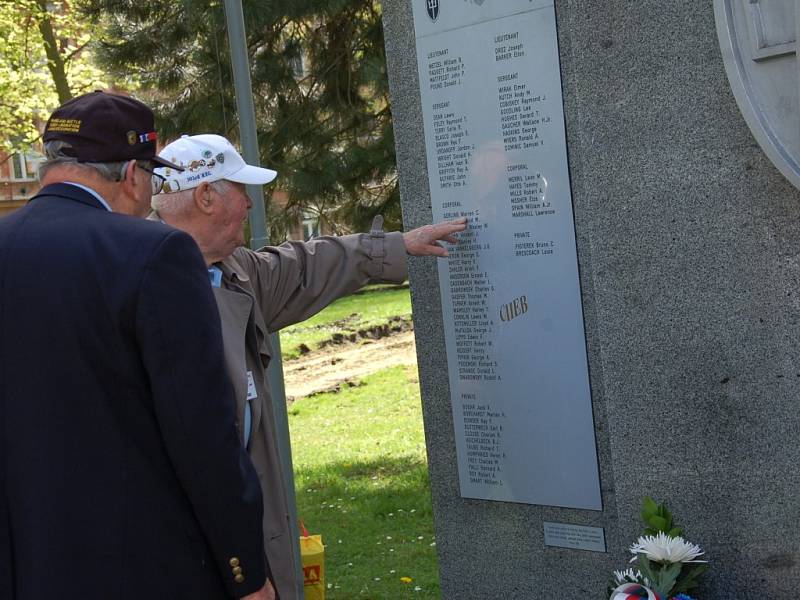 Američtí veteráni 97. pěší divize navštívili po pěti letech místa, kde bojovali.