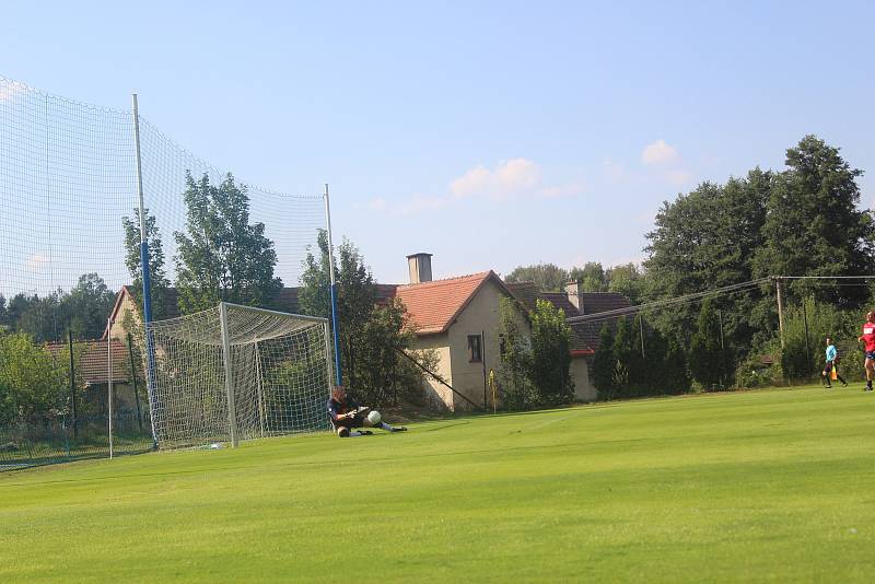 V Dolním Žandově oslavovali fotbalisté třicetileté výročí postupu.