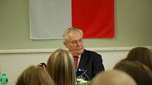 Prezident Miloš Zeman navštívil Fakultu ekonomickou v Chebu, která spadá pod Západočeskou univerzitu v Plzni.