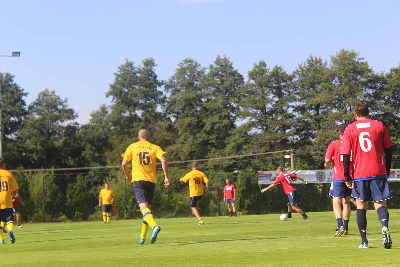 V Dolním Žandově oslavovali fotbalisté třicetileté výročí postupu.