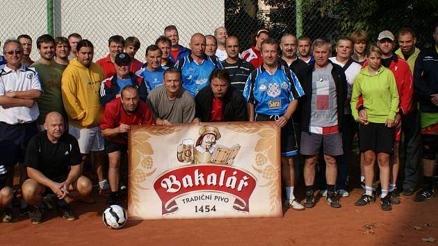 Účastníci nohejbalového turnaje Zukal Cup 2013