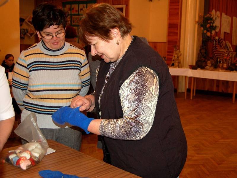 Výstava a ukázky ručních prací Symfonie pro šikovné ruce v  Dolním Žandově