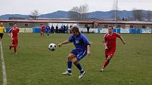 Fotbalisté Klatov (v červených dresech) v utkání divizní skupiny A doma remizovali s favorizovanou Třeboní 0:0.