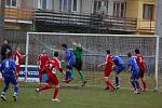 Fotbalisté Klatov (v červených dresech) v utkání divizní skupiny A doma remizovali s favorizovanou Třeboní 0:0.