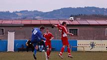 Fotbalisté Klatov (v červených dresech) v utkání divizní skupiny A doma remizovali s favorizovanou Třeboní 0:0.