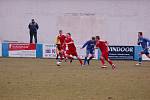 Fotbalisté Klatov (v červených dresech) v utkání divizní skupiny A doma remizovali s favorizovanou Třeboní 0:0.