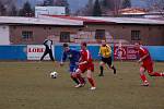 Fotbalisté Klatov (v červených dresech) v utkání divizní skupiny A doma remizovali s favorizovanou Třeboní 0:0.