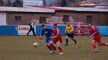 Fotbalisté Klatov (v červených dresech) v utkání divizní skupiny A doma remizovali s favorizovanou Třeboní 0:0.