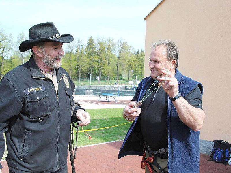 Lezecká stěna na vrchu Háj v Aši se otevřela veřejnosti a bude tomu tak každý měsíc.