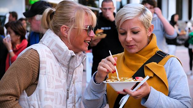 Lázeňskou kolonádou se linula vůně dobrých jídel, konal se Food Festival 2023