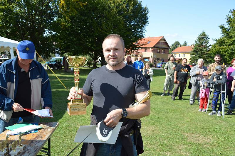 Střelba prakem, lukem a vzduchovkou prověřila um soutěžících už v osmém ročníku klání Milíkovský snajper.