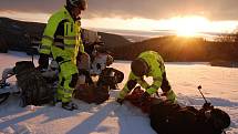 ČLENOVÉ Záchranné služby Royal Rangers (RSRR) hledali v Českém a Slavkovském lese ztracené běžkaře. Jednalo se o cvičení, které mělo prověřit připravenost záchranářského týmu. 