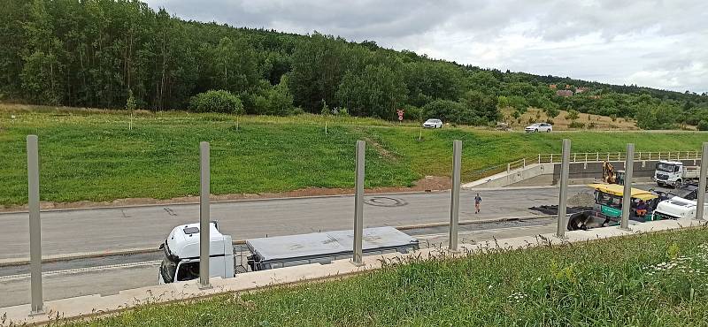 Součástí obchvatu Lubence jsou nové mosty i mimoúrovňové křivatky.