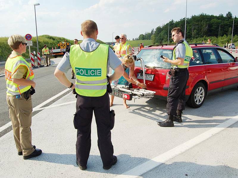 Zvládnout kontrolu v Německu pomohli české řidičce právě policisté z České republiky.