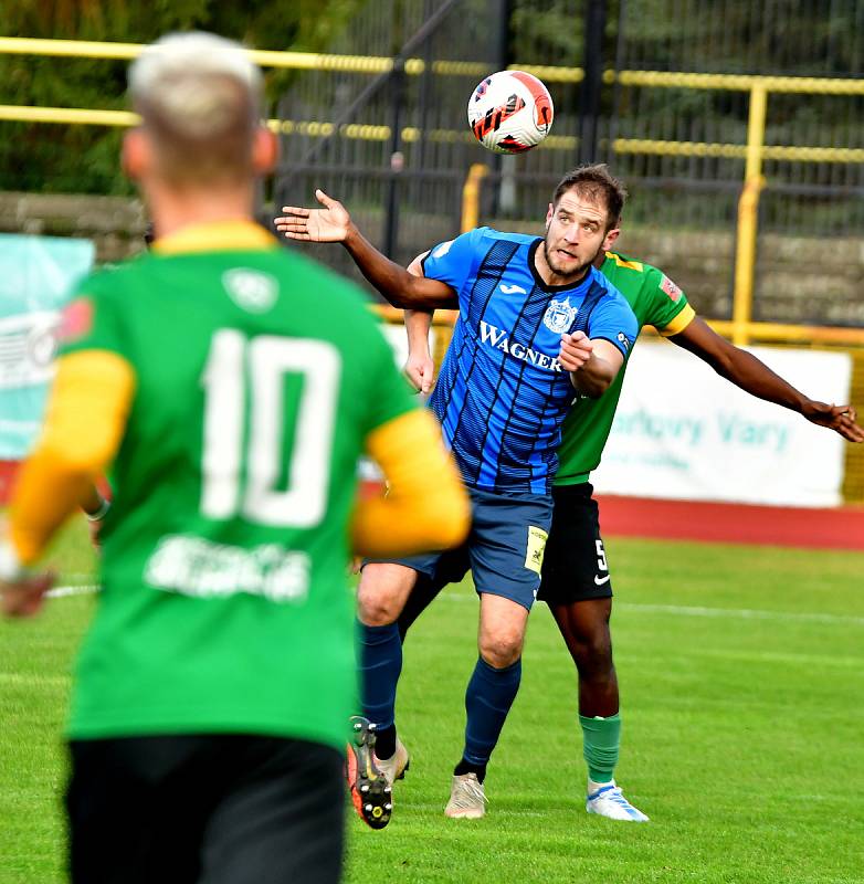 Fotbalisté Sokolova museli skousnout porážku 0:1 od Domažlic, kterou Chodům zařídil parádní trefou Jan zajíček.