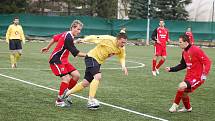 Souboj nováčků divize skupiny B vyhrál na umělce v Sokolově Spartak Chodov, který porazil SK Toužim 2:1.