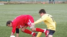 Souboj nováčků divize skupiny B vyhrál na umělce v Sokolově Spartak Chodov, který porazil SK Toužim 2:1.