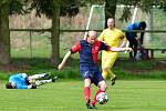 Dalovice (ve žlutém) zdolaly Útvinu 3:1.