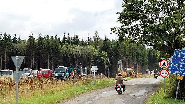 V Bošově se před časem s velkou slávou otevírala výstavba úseku silnice R6. Nyní je však tato stavba v ohrožení.