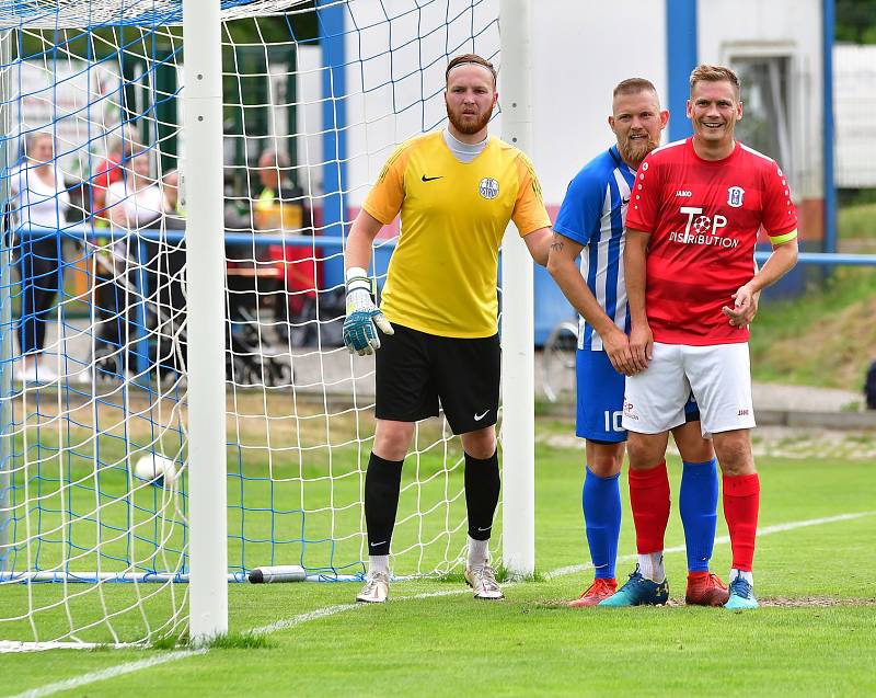 Fotbalisté Ostrova remizovali v předposledním kole s Českým Brodem 1:1, ale na záchranu v soutěži to nestačilo, jelikož Slaný obstál v derby s Kladnem, a definitivně tak ukončil šance ostrovského výběru na záchranu v divizní soutěži.