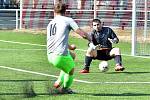 Sedlec (v šedém) vstoupil do jarní části I. B třídy výhrou 3:0 nad Habartovem.