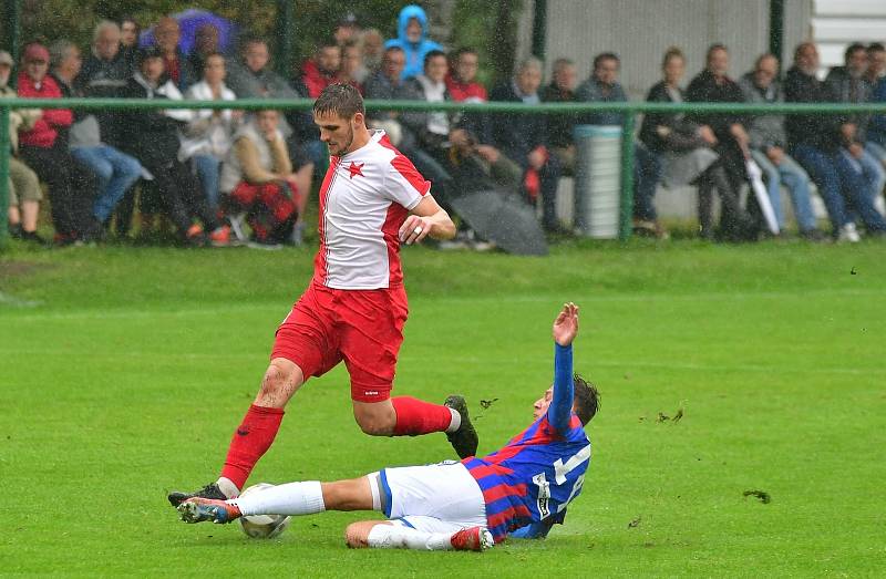 Západočeské derby přetavila v tříbodový zisk karlovarská Slavia, která porazila rezervu Viktorie Plzeň posilněnou o několik hráčů ligového A-týmu 1:0.