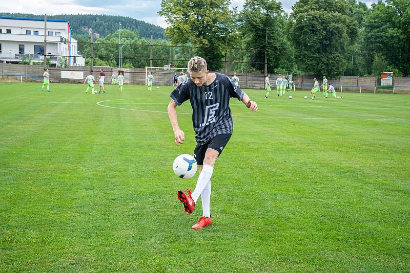 Hokejisté HC Energie na úvod své tour podlehli 3:5 Výběru Karlovarska.