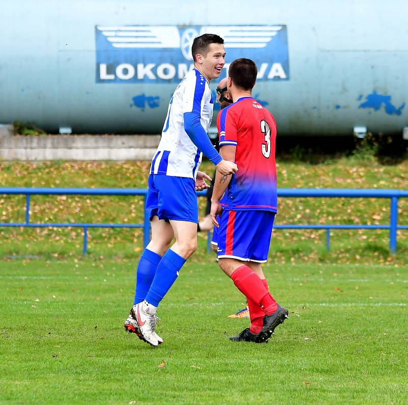 Důležité vítězství si připsala před svými fanoušky karlovarská Lokomotiva, která v derby porazila Novou Roli vysoko 6:2.