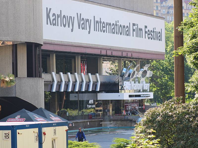 V Karlových Varech jsou přípravy na 54. ročník Mezinárodního filmového festivalu.