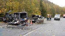 Těžká dopravní nehoda, k níž došlo v pondělí ráno na silnici mezi Bečovem a Karlovými Vary.