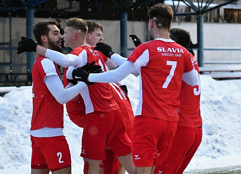 Karlovarská Slavia V šesti odehraných duelech před pozastavením soutěže totiž dosáhla na jedenáct bodů, za což byla odměněna devátou příčkou, která ji nakonec zůstala.