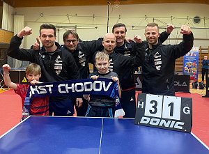 Stolní tenisté SKST Chodov postoupili do semifinále extraligy mužů.